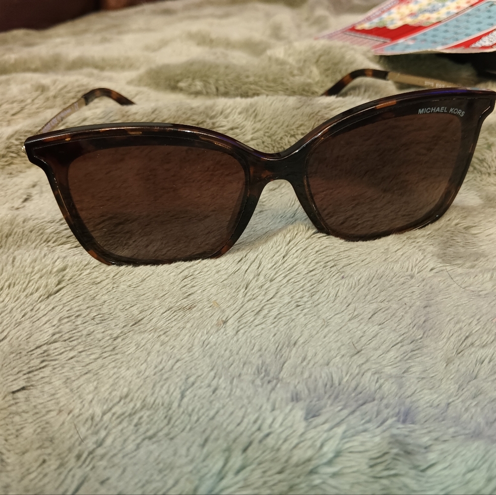 Michael kors woman sunglasses
